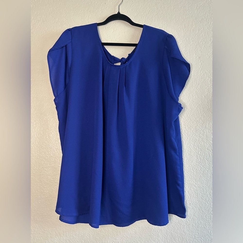 Torrid Women's Top Blouse Royal Blue Elegant plus size 4 with Open cuff Sleeve